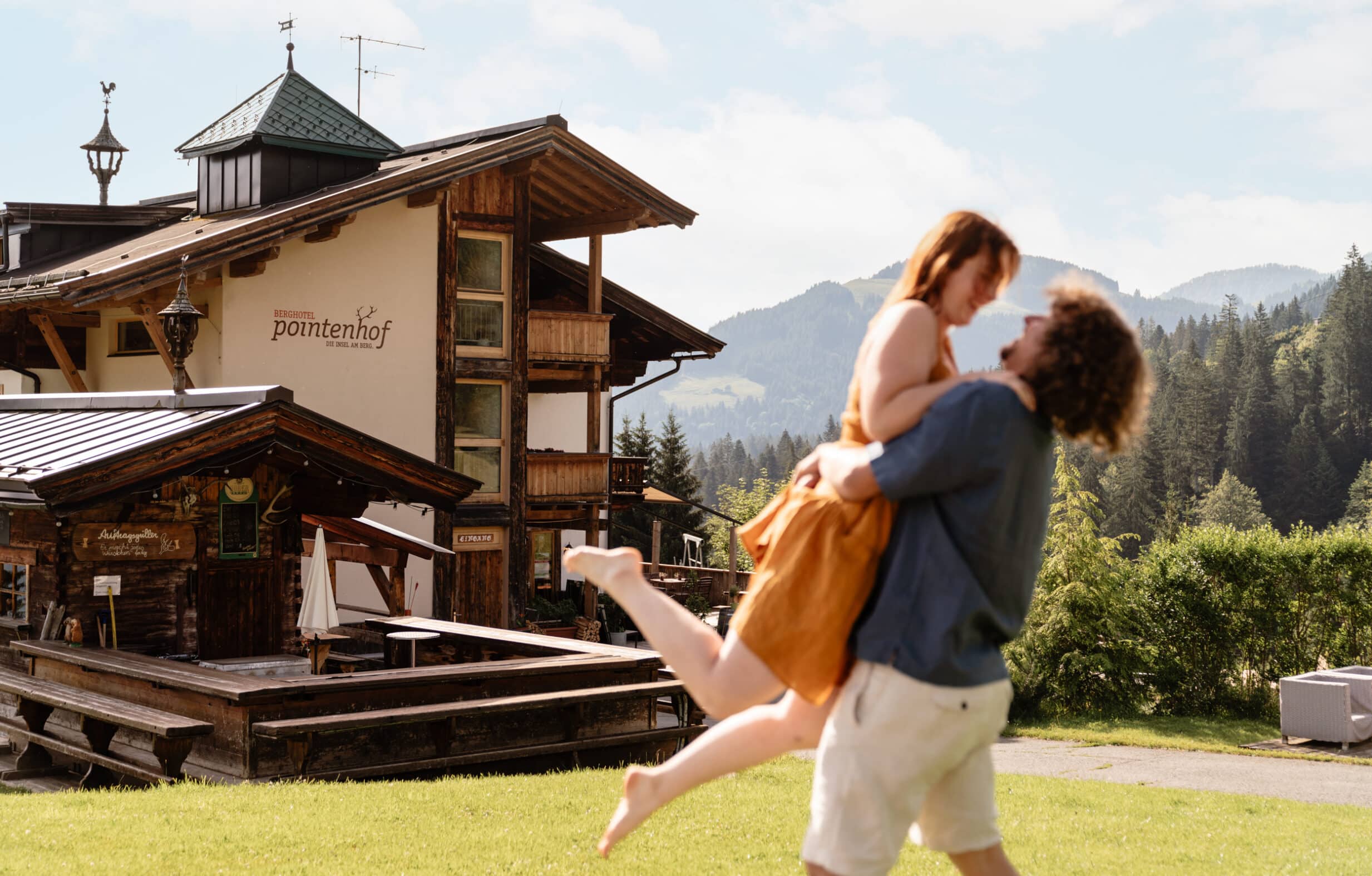 Pointenhof mit Paar